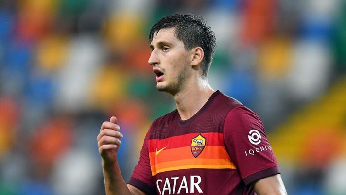 UDINE, ITALY - OCTOBER 03: Marash Kumbulla of AS Roma reacts during the Serie A match between Udinese Calcio and AS Roma at Dacia Arena on October 03, 2020 in Udine, Italy. (Photo by Alessandro Sabattini/Getty Images) Roma, la verità sull’assenza di Kumbulla. E Smalling non è pronto a tornare - immagine 1