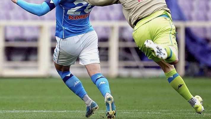 Contini ammonito per l’esultanza, Meret ironizza: “Trattenuta netta, giusto il giallo!” | FOTO Contini ammonito per l’esultanza, Meret ironizza: “Trattenuta netta, giusto il giallo!” | FOTO