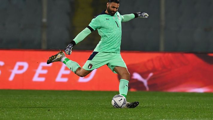 FLORENCE, ITALY - OCTOBER 07:  Salvatore Sirigu of Italy in action during the international friendly match between Italy and Moldova at Artemio Franchi on October 7, 2020 in Florence, Italy.  (Photo by Claudio Villa/Getty Images) 