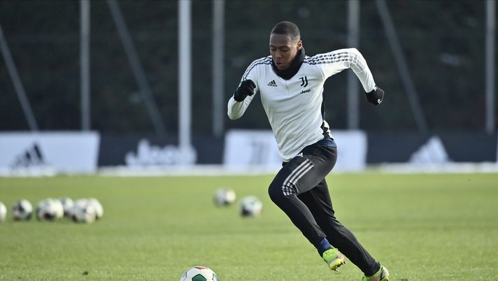 VINOVO, ITALY - DECEMBER 10: Marley Aké during of Juventus U23 Training Session at Juventus Center Vinovo on December 10, 2021 in Vinovo, Italy. (Photo by Stefano Guidi/Juventus FC via Getty Images) Benevento