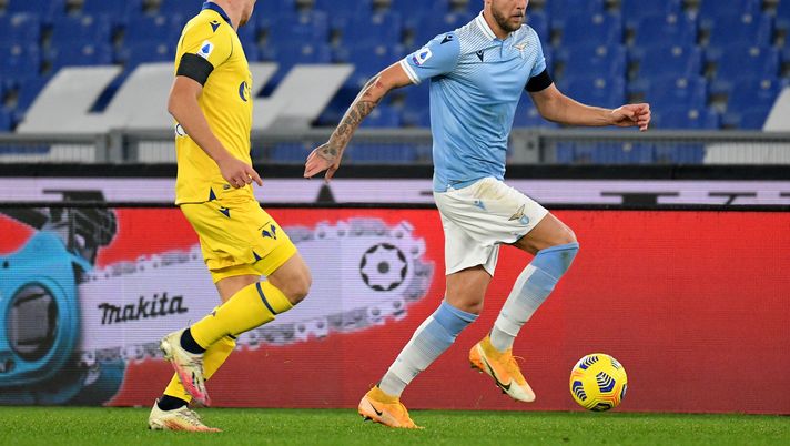 ROME, ITALY - DECEMBER 12: Sergej Milinkovic Savic of SS Lazio compete for the ball with Matteo Lovato of Hellas Verona FC during the Serie A match between SS Lazio and Hellas Verona FC at Stadio Olimpico on December 12, 2020 in Rome, Italy. (Photo by Marco Rosi - SS Lazio/Getty Images) ROME, ITALY - DECEMBER 12: Sergej Milinkovic Savic of SS Lazio compete for the ball with Matteo Lovato of Hellas Verona FC during the Serie A match between SS Lazio and Hellas Verona FC at Stadio Olimpico on December 12, 2020 in Rome, Italy. (Photo by Marco Rosi - SS Lazio/Getty Images)