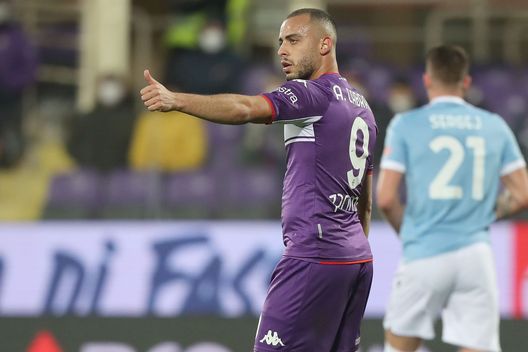 FLORENCE, ITALY - FEBRUARY 05: Arthur Mendonça Cabral of ACF Fiorentina in action during the Serie A match between ACF Fiorentina and SS Lazio at Stadio Artemio Franchi on February 5, 2022 in Florence, Italy. (Photo by Gabriele Maltinti/Getty Images) FLORENCE, ITALY - FEBRUARY 05: Arthur Mendonça Cabral of ACF Fiorentina in action during the Serie A match between ACF Fiorentina and SS Lazio at Stadio Artemio Franchi on February 5, 2022 in Florence, Italy. (Photo by Gabriele Maltinti/Getty Images)