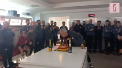VIDEO Roma, “Tanti auguri José”: Mourinho compie 59 anni, è festa negli spogliatoi