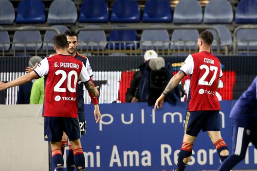 CAGLIARI, ITALY - APRIL 17: Alberto Cerri of Cagliari celebrates the goal of 4-3 during the Serie A match between Cagliari Calcio and Parma Calcio at Sardegna Arena on April 17, 2021 in Cagliari, Italy. (Photo by Enrico Locci/Getty Images) CAGLIARI, ITALY - APRIL 17: Alberto Cerri of Cagliari celebrates the goal of 4-3 during the Serie A match between Cagliari Calcio and Parma Calcio at Sardegna Arena on April 17, 2021 in Cagliari, Italy. (Photo by Enrico Locci/Getty Images)