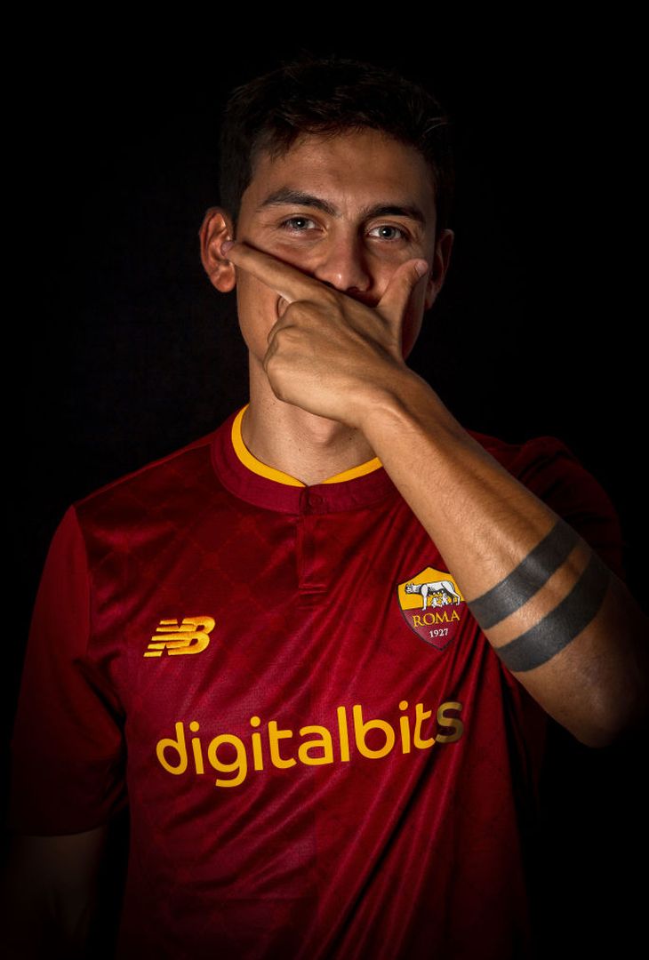 Dybala e la Roma: lo shooting suggestivo con la maglia giallorossa – FOTO GALLERY - immagine 17