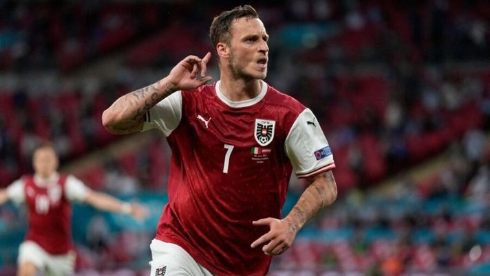 Austria's forward Marko Arnautovic celebrates his goal, before it was disallowed for offside, during the UEFA EURO 2020 round of 16 football match between Italy and Austria at Wembley Stadium in London on June 26, 2021. (Photo by Frank Augstein / POOL / AFP) (Photo by FRANK AUGSTEIN/POOL/AFP via Getty Images) Arnautovic confessa: “Il mio futuro può essere in Italia”. La verità sul colpo a zero del Bologna - immagine 1
