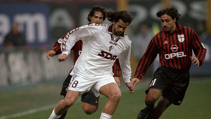 12 Dec 1999: Gianluigi Lentini of Torino is closed down by the AC Milan defence during the Italian Serie A match played at the San Siro in Milan, Italy. The game finished in a 2-0 win for Milan. Mandatory Credit: Claudio Villa /Allsport LENTINI E IL MILAN DEL FUTURO