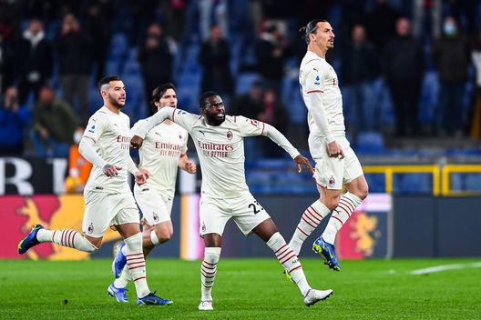 Zlatan Ibrahimovic esulta con i compagni. Zlatan Ibrahimovic esulta con i compagni.