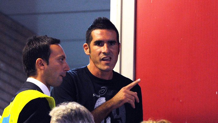 NAPLES, ITALY - SEPTEMBER 22: Cristiano Lucarelli of Napoli before the Serie A match between Napoli and Chievo Verona at Stadio San Paolo on September 22, 2010 in Naples, Italy. (Photo by Giuseppe Bellini/Getty Images) Ternana, Lucarelli spegne il “suo” derby con il Pisa: “Partita normale”, ma i tifosi… - immagine 1