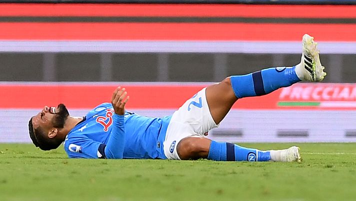 NAPLES, ITALY - SEPTEMBER 27: Lorenzo Insigne of SSC Napoli injured during the Serie A match between SSC Napoli and Genoa CFC at Stadio San Paolo on September 27, 2020 in Naples, Italy. (Photo by Francesco Pecoraro/Getty Images) NAPLES, ITALY - SEPTEMBER 27: Lorenzo Insigne of SSC Napoli injured during the Serie A match between SSC Napoli and Genoa CFC at Stadio San Paolo on September 27, 2020 in Naples, Italy. (Photo by Francesco Pecoraro/Getty Images)