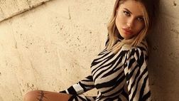 Zoe Cristofoli, look zebrato e forme esplosive: scatti autunnali dalla Puglia