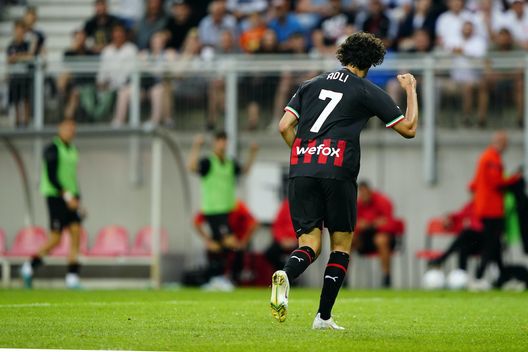 Yacine Adli (centrocampista AC Milan) esulta per il suo gol nell'amichevole Wolfsberger-Milan 0-5 | News (Getty Images) Yacine Adli AC Milan amichevole Wolfsberger-Milan 0-5