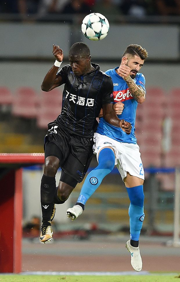 NAPLES, ITALY - AUGUST 16: Player of SSC Napoli Elseid Hysaj vies with OGC Nice player Malang Sarr during the UEFA Champions League Qualifying Play-Offs Round First Leg match between SSC Napoli and OGC Nice at Stadio San Paolo on August 16, 2017 in Naples, Italy. (Photo by Francesco Pecoraro/Getty Images) NAPLES, ITALY - AUGUST 16: Player of SSC Napoli Elseid Hysaj vies with OGC Nice player Malang Sarr during the UEFA Champions League Qualifying Play-Offs Round First Leg match between SSC Napoli and OGC Nice at Stadio San Paolo on August 16, 2017 in Naples, Italy. (Photo by Francesco Pecoraro/Getty Images)