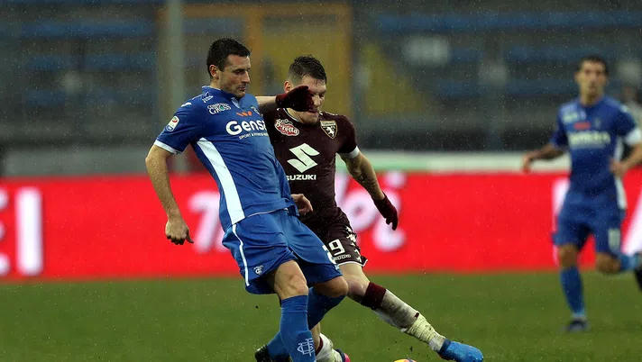 EMPOLI, ITALY - FEBRUARY 05: Manuel Pasqual of Empoli FC battles for the ball with Andrea Belotti of FC Torino during the Serie A match between Empoli FC and FC Torino at Stadio Carlo Castellani on February 5, 2017 in Empoli, Italy.  (Photo by Gabriele Maltinti/Getty Images)