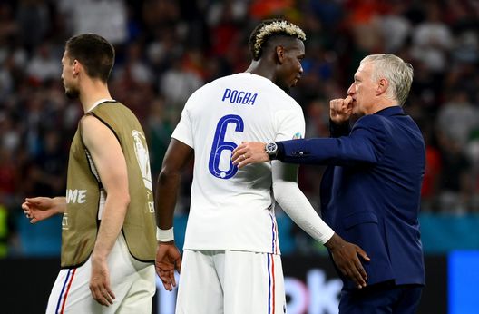 BUDAPEST, HUNGARY - JUNE 23: Didier Deschamps, Head Coach of France interacts with Paul Pogba of France after the UEFA Euro 2020 Championship Group F match between Portugal and France at Puskas Arena on June 23, 2021 in Budapest, Hungary. (Photo by Franck Fife - Pool/Getty Images) Deschamps: “La situazione è quella che è, quando ci sono interessi di mezzo si discute sempre…”- immagine 2