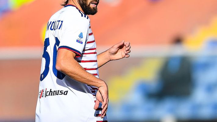 GENOA, ITALY - JANUARY 06: Leonardo Pavoletti of Cagliari looks on during the Serie A match between UC Sampdoria and Cagliari Calcio at Stadio Luigi Ferraris on January 6, 2022 in Genoa, Italy. (Photo by Getty Images) Giudice Sportivo: confermati i 6 squalificati per la 23ma giornata di Serie A - immagine 1