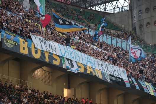 Inter, l’affetto dei tifosi per Eriksen: oggi cori e striscione per il danese 