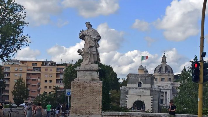 Il derby corre sul filo dell’ordine pubblico: Roma divisa in due, timori anti green pass 