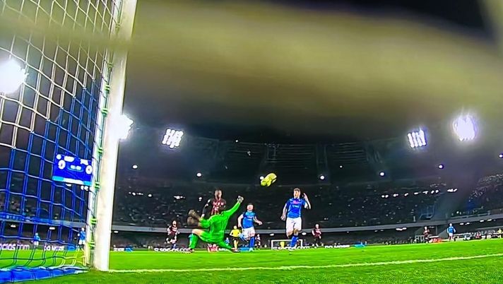VIDEO Napoli-Milan 0-1: Leao trafigge Meret in uscita con un perfetto scavino leao milan