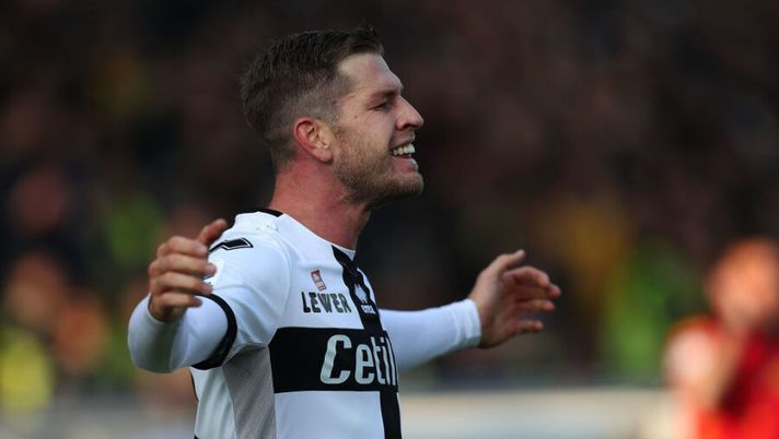 PARMA, ITALY - JANUARY 26: Riccardo Gagliolo of Parma FC celebrates after scoring a goal during the Serie A match between Parma Calcio and Udinese Calcio at Stadio Ennio Tardini on January 26, 2020 in Parma, Italy. (Photo by Gabriele Maltinti/Getty Images) Parma, arriva la svolta per Gagliolo. Ma sei giocatori restano in infermeria - immagine 1