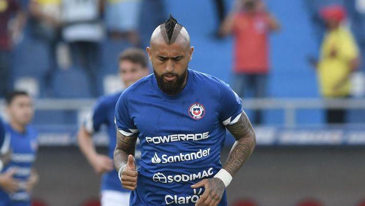 La mamma di Vidal in tv: la statua del figlio in salotto attira l’attenzione - immagine 1