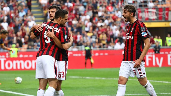 L'esultanza di Patrick Cutrone, Giacomo Bonaventura e Manuel Locatelli, qui con la maglia del Milan (Getty Images) L'esultanza di Patrick Cutrone, Giacomo Bonaventura e Manuel Locatelli, qui con la maglia del Milan (Getty Images)
