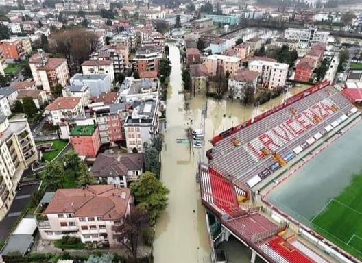 Stadio Menti allagato Vicenza con lo stadio allagato, le immagini del Menti sott’acqua- immagine 2