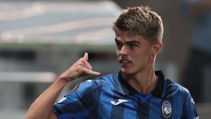 BERGAMO, ITALY - SEPTEMBER 21: Charles De Ketelaere of Atalanta celebrates after scoring the team's first goal during the UEFA Europa League 2023/24 group stage match between Atalanta BC and Rakow Czestochowa at Gewiss Stadium on September 21, 2023 in Bergamo, Italy. (Photo by Emilio Andreoli/Getty Images) Atalanta, la probabile per il Cagliari: la scelta in porta, in tre per due maglie in attacco - immagine 1
