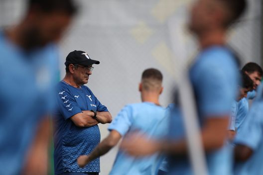 Sarri osserva l'allenamento Sarri osserva l'allenamento
