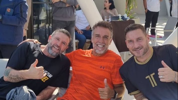 Totti, Candela e Batistuta: reunion giallorossa a Doha. “Stasera tifiamo Argentina” - immagine 1