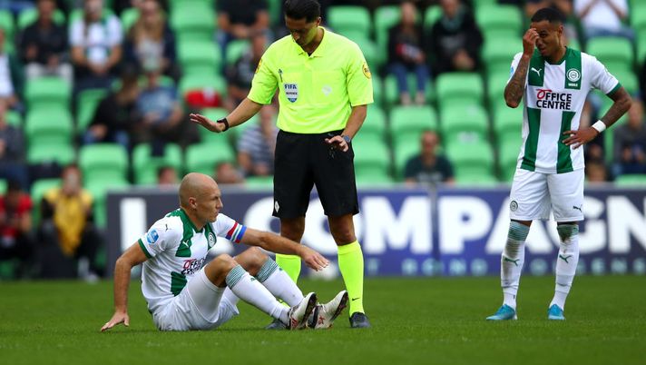 GRONINGEN, NETHERLANDS - SEPTEMBER 13: Arjen Robben of Football Club Groningen is injured in the first half during the Dutch Eredivisie match between FC Groningen and PSV Eindhoven at Hitachi Capital Mobility Stadion on September 13, 2020 in Groningen, Netherlands. (Photo by Dean Mouhtaropoulos/Getty Images) GRONINGEN, NETHERLANDS - SEPTEMBER 13: Arjen Robben of Football Club Groningen is injured in the first half during the Dutch Eredivisie match between FC Groningen and PSV Eindhoven at Hitachi Capital Mobility Stadion on September 13, 2020 in Groningen, Netherlands. (Photo by Dean Mouhtaropoulos/Getty Images)