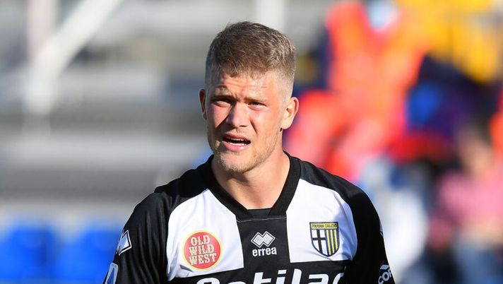 PARMA, ITALY - OCTOBER 25: Andreas Cornelius of Parma Calcio looks on during the Serie A match between Parma Calcio and Spezia Calcio at Stadio Ennio Tardini on October 25, 2020 in Parma, Italy. (Photo by Alessandro Sabattini/Getty Images) PARMA, ITALY - OCTOBER 25: Andreas Cornelius of Parma Calcio looks on during the Serie A match between Parma Calcio and Spezia Calcio at Stadio Ennio Tardini on October 25, 2020 in Parma, Italy. (Photo by Alessandro Sabattini/Getty Images)