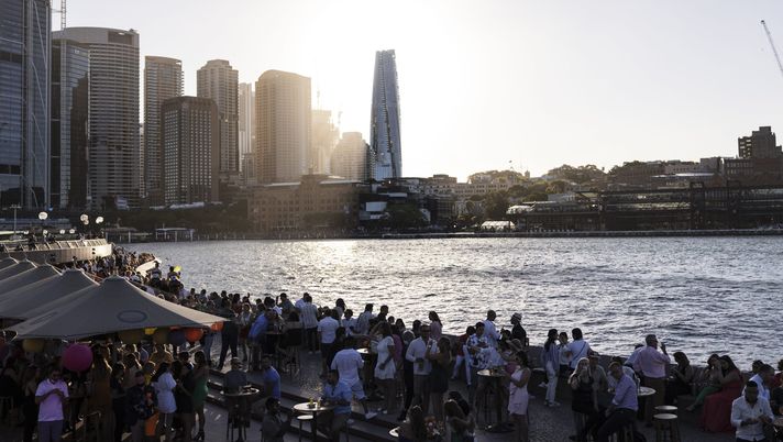 SYDNEY, AUSTRALIA - DECEMBER 31: People enjoy the sunset during New Year's Eve celebrations at the Sydney Opera House on December 31, 2021 in Sydney, Australia. New Year's Eve celebrations continue to be somewhat different as some COVID-19 restrictions remain in place due to the ongoing coronavirus pandemic. (Photo by Brook Mitchell/Getty Images) SYDNEY, AUSTRALIA - DECEMBER 31: People enjoy the sunset during New Year's Eve celebrations at the Sydney Opera House on December 31, 2021 in Sydney, Australia. New Year's Eve celebrations continue to be somewhat different as some COVID-19 restrictions remain in place due to the ongoing coronavirus pandemic. (Photo by Brook Mitchell/Getty Images)