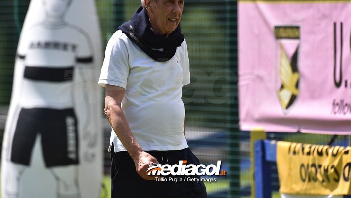 BELLUNO, ITALY - JULY 25: Sport Director Rino Foschi looks on during a training session at the US Citta' di Palermo training camp on July 25, 2018 in Belluno, Italy. (Photo by Tullio M. Puglia/Getty Images) BELLUNO, ITALY - JULY 25: Sport Director Rino Foschi looks on during a training session at the US Citta' di Palermo training camp on July 25, 2018 in Belluno, Italy. (Photo by Tullio M. Puglia/Getty Images)