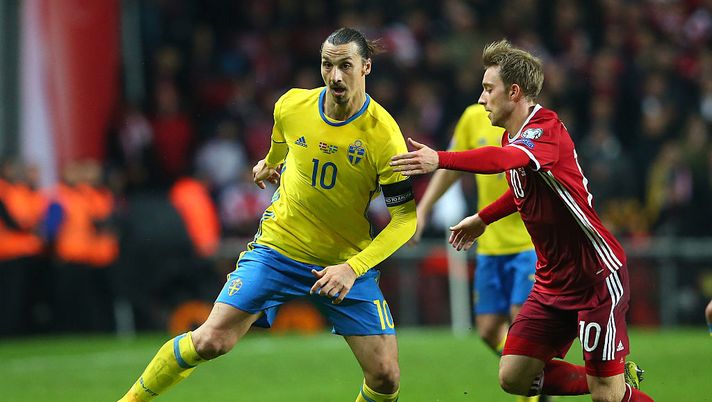 COPENHAGEN, DENMARK - NOVEMBER 17:  Zlatan Ibrahimovic of Sweden holds off Christian Eriksen of Denmark during the UEFA EURO 2016 Qualifier Play-Off Second Leg match between Denmark and Sweden at Parken Stadium on November 17, 2015 in Copenhagen, Denmark.  (Photo by Alex Livesey/Getty Images) 