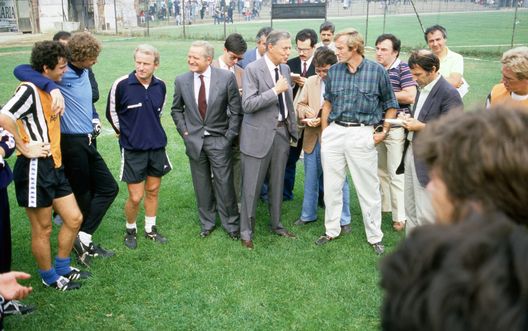 TURIN, ITALY: juventus president Giampiero Boniperti with Trapattoni, Morini and Umberto Agnelli on 1980's in Turin, Italy. (Photo by Juventus FC - Archive/Juventus FC via Getty Images) TURIN, ITALY: juventus president Giampiero Boniperti with Trapattoni, Morini and Umberto Agnelli on 1980's in Turin, Italy. (Photo by Juventus FC - Archive/Juventus FC via Getty Images)