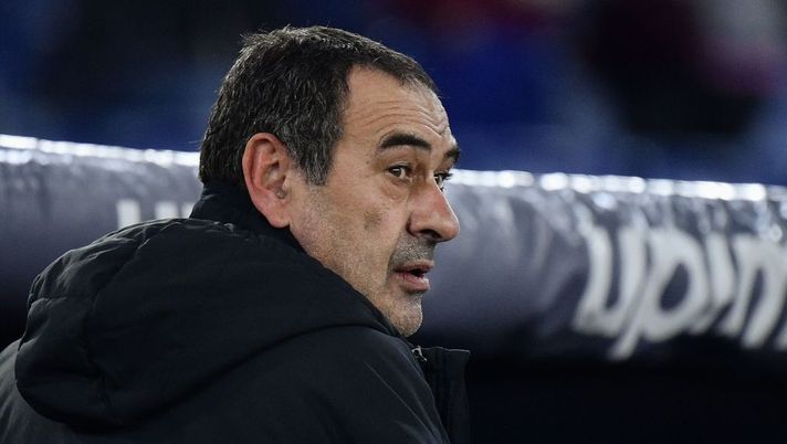 Lazios Italian coach Maurizio Sarri looks on during the Italian Serie A football match between Lazio and Sampdoria at the stadio Olimpico in Turin, on February 27, 2023. (Photo by Filippo MONTEFORTE / AFP) (Photo by FILIPPO MONTEFORTE/AFP via Getty Images) Sarri: “Milinkovic ha perso 4 kg! Luis Alberto prima faceva finta di non capire, Zaccagni, Felipe…” - immagine 1
