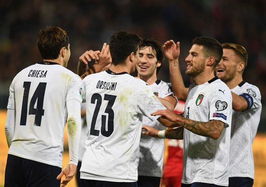 PALERMO, ITALY - NOVEMBER 18: Players of Italy celebrate during the UEFA Euro 2020 Qualifier between Italy and Armenia on November 18, 2019 in Palermo, Italy. (Photo by Claudio Villa/Getty Images) PALERMO, ITALY - NOVEMBER 18: Players of Italy celebrate during the UEFA Euro 2020 Qualifier between Italy and Armenia on November 18, 2019 in Palermo, Italy. (Photo by Claudio Villa/Getty Images)