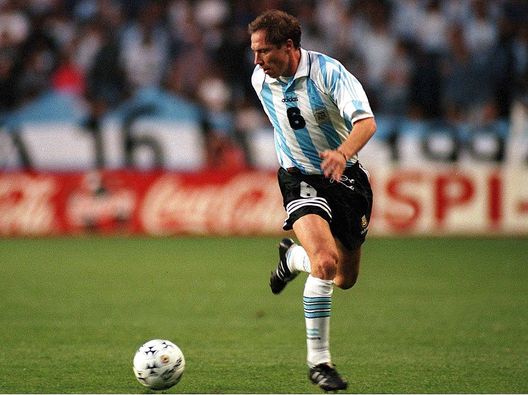 ARGENTINA - NOVEMBER 16: FUSSBALL: Nationalmannschaft ARGENTINIEN 16.11.97, Nestor SENSINI - EINZELAKTION - (Photo by Henri Szwarc/Bongarts/Getty Images)