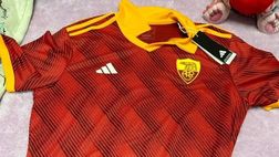 Roma, maglia speciale per il derby: torna lo stemma tradizionale – FOTO