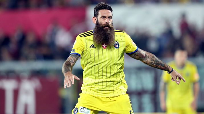 Moscardelli lascia il calcio (a 40 anni e con una barba sempre più lunga): ecco cosa farà 