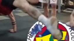 Istanbul, acre meme da derby: Zaniolo scalcia lo stemma del Fenerbahce