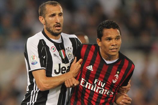  21 maggio 2016 - Giorgio Chiellini e Carlos Bacca durante Milan-Juventus, finale di Coppa Italia (credits: GETTY Images) 