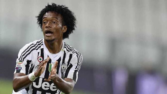 Cuadrado e le magie dello ‘smart working’: “Salverà il mondo se ci dirà qual è il segreto per…” Cuadrado e le magie dello ‘smart working’: “Salverà il mondo se ci dirà qual è il segreto per…”