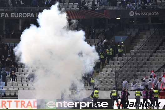 Europa League, in Malmoe-Union Berlino i tifosi si sfidano a colpi di fumogeni e petardi- immagine 2