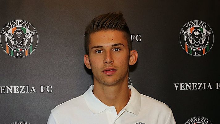 Venezia-Palermo, Vicario: “Punto meritato contro una grande squadra. Rigore? Mio padre mi ha detto di…” Venezia-Palermo, Vicario: “Punto meritato contro una grande squadra. Rigore? Mio padre mi ha detto di…”