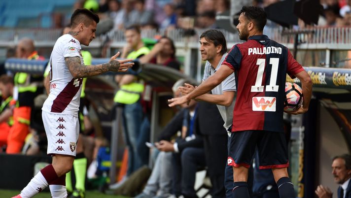 GENOA, ITALY - MAY 21:  Ivan Juric head coach of Genoa, Juan Iturbe of Torino and Raffaele Palladino of Genoa during the Serie A match between Genoa CFC and FC Torino at Stadio Luigi Ferraris on May 21, 2017 in Genoa, Italy.  (Photo by Paolo Rattini/Getty Images) 
