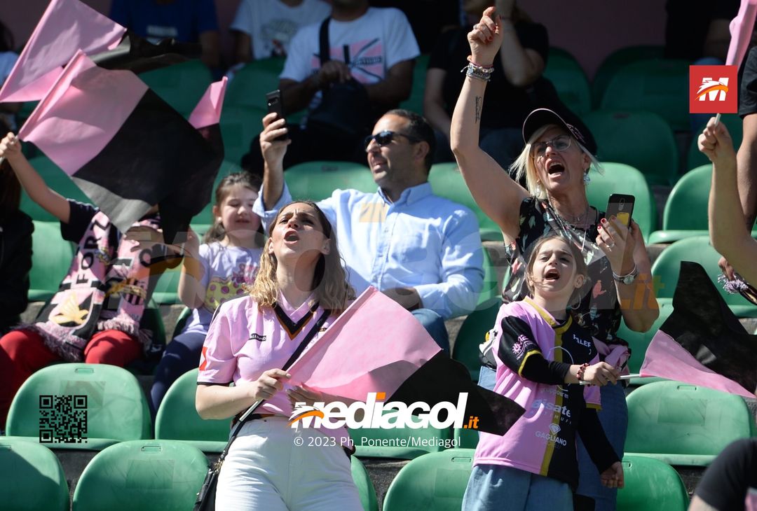FOTOTIFO Palermo-Spal 2-1, gli scatti ai tifosi al “Renzo Barbera” (GALLERY) - immagine 24