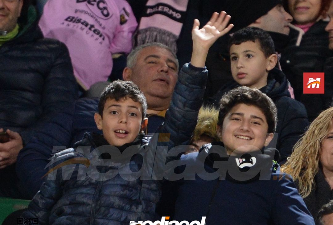 FOTOTIFO Palermo-Modena 5-2, gli scatti ai tifosi al “Renzo Barbera” (Gallery) - immagine 13