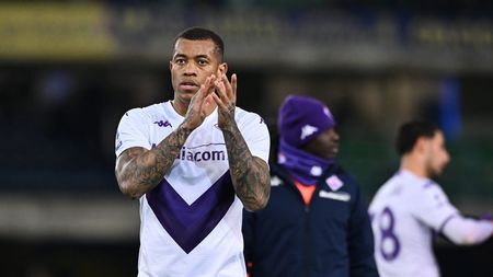 VERONA, ITALY - FEBRUARY 27: Igor of ACF Fiorentina applauds the fans following the Serie A match between Hellas Verona and ACF Fiorentina at Stadio Marcantonio Bentegodi on February 27, 2023 in Verona, Italy. (Photo by Alessandro Sabattini/Getty Images)